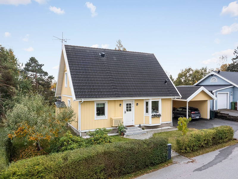 Ommålning av fasad & fönster. Bromma Åkeshov